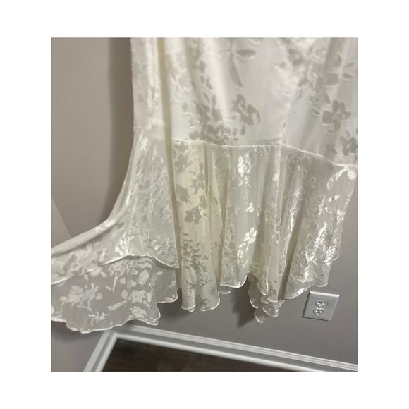 NWT ASTR the Label Santorini Midi Dress in White One Shoulder Flowy Chiffon sz M - Picture 7 of 10